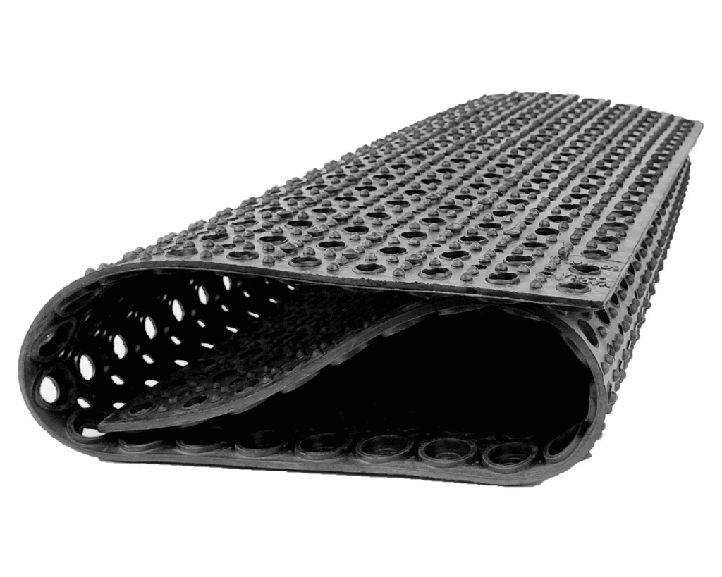 Descubra por que o estrado de borracha é indispensável em vestiários e áreas de banho. Veja benefícios, segurança, higiene e como ele melhora a experiência dos usuários.