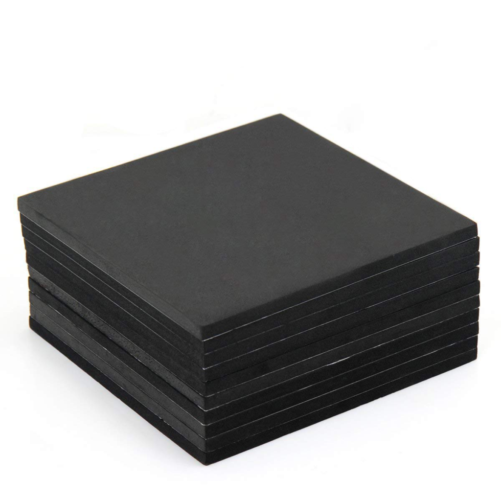 diversas placas de borracha preta