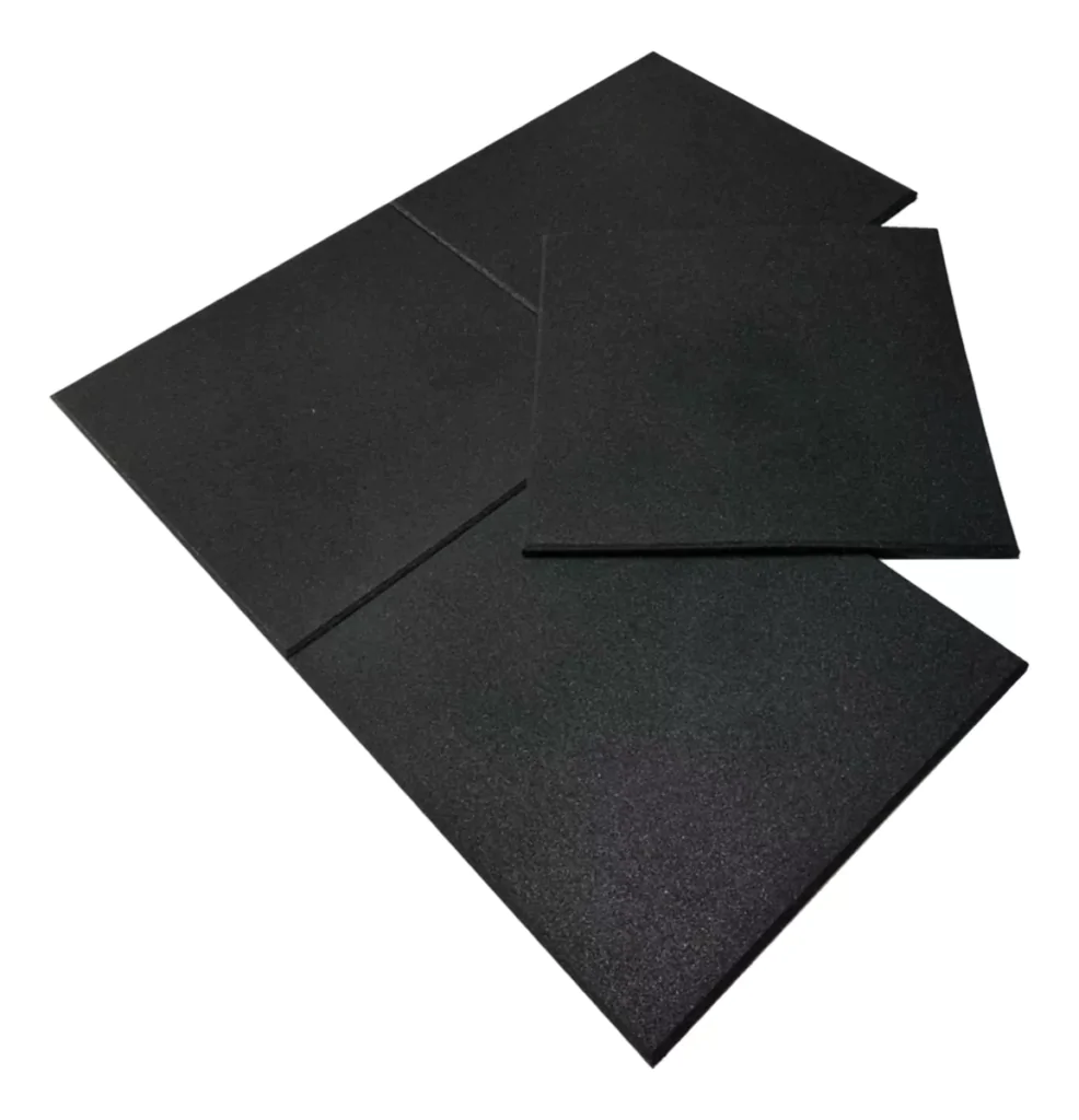 quatro placas de borracha preta