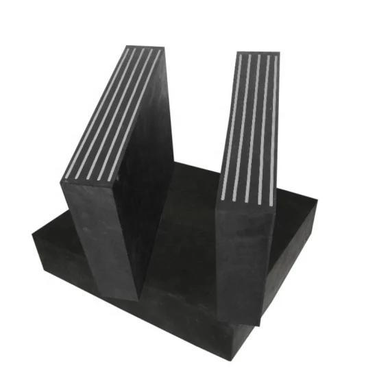 Apoios elastoméricos fretados, demonstrando duas colunas elevadas com superfícies ranhadas para melhor aderência e ajuste