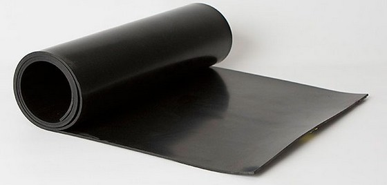 A borracha nitrílica (NBR) é resistente a óleos, graxas e combustíveis. Descubra suas principais propriedades, aplicações industriais e vantagens em vedações e peças técnicas.