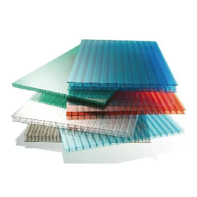 Amostras de chapas de policarbonato alveolar em cores variadas como azul, verde e cristal.