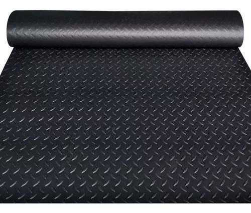 piso borracha modelo diamante preto sendo desenrolado