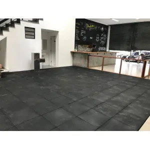 Piso para Áreas com Óleo e Graxa