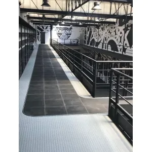 Piso para Áreas com Óleo e Graxa