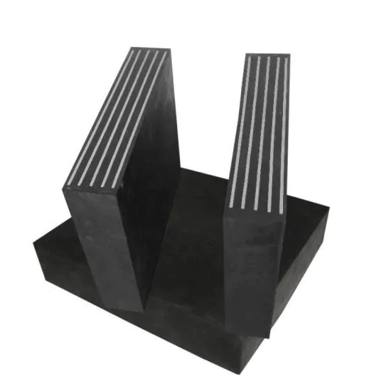 Apoios elastoméricos fretados, demonstrando duas colunas elevadas com superfícies ranhadas para melhor aderência e ajuste