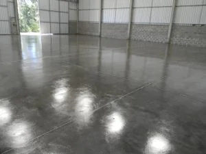 Comparativo: Piso de Borracha vs Outros Tipos de Revestimento Industrial