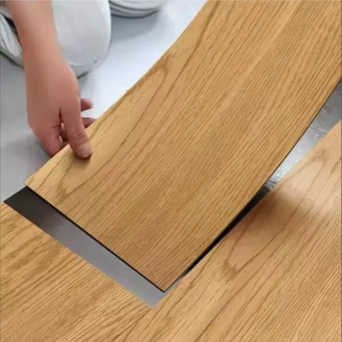 Veja os principais erros na instalação do piso vinílico e aprenda como evitá-los. Dicas práticas para garantir acabamento perfeito, durabilidade e segurança no ambiente.