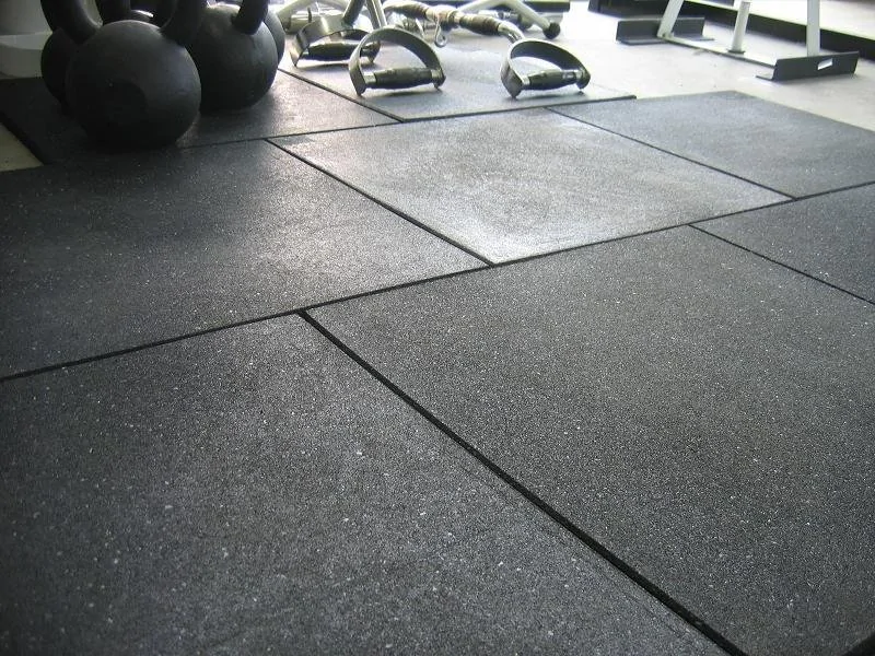 Descubra as vantagens do piso emborrachado para academia e aprenda a escolher o modelo ideal para cada ambiente de treino. Conforto, segurança e durabilidade com a qualidade MGlasto.