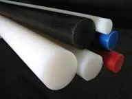 Esta fotografia apresenta um conjunto de tarugos industriais cilíndricos, comumente utilizados na fabricação de peças de engenharia e usinagem. 